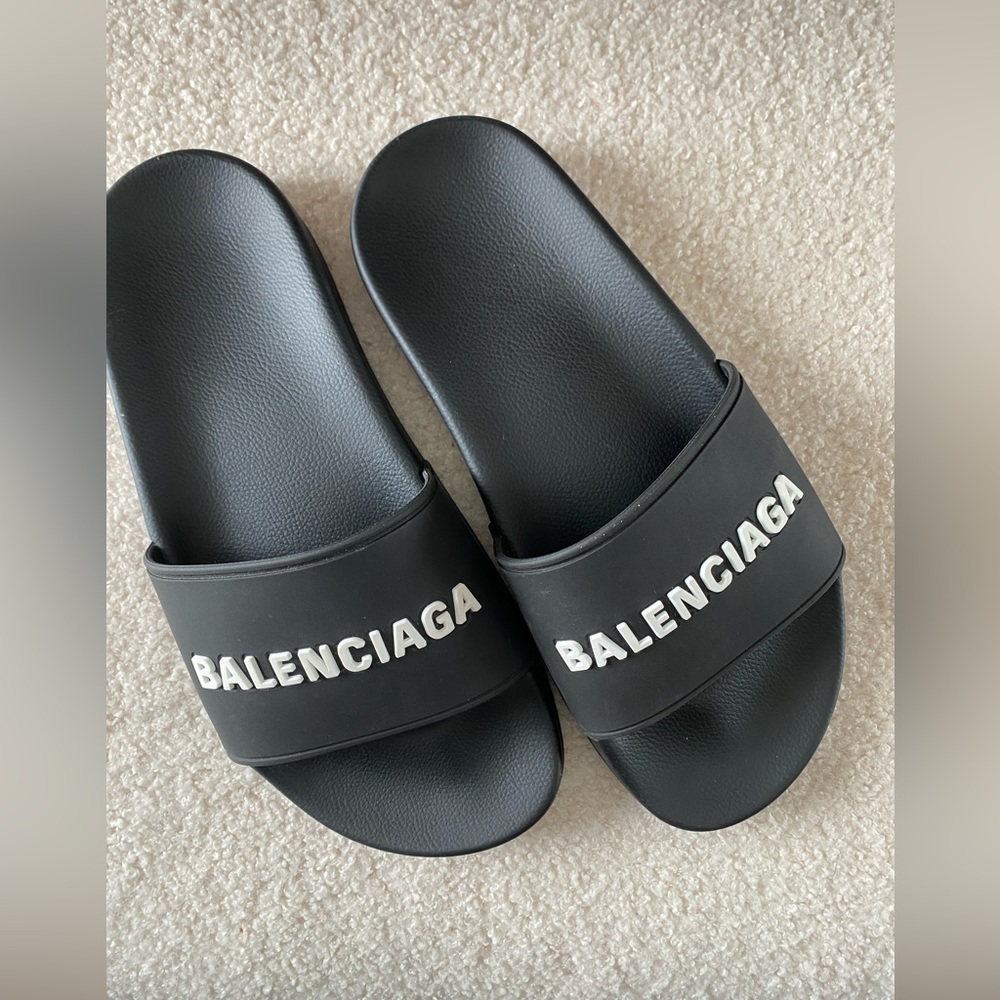 **SOLD*** AUTHENTIC Balenciaga Slides